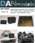 DAN35505 boxes WWII German AFV, hinges, padlocks, decals - a sign of division